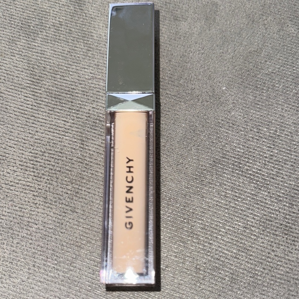 *83*Givenchy Cream Concealer Flawless Coverage Makeup